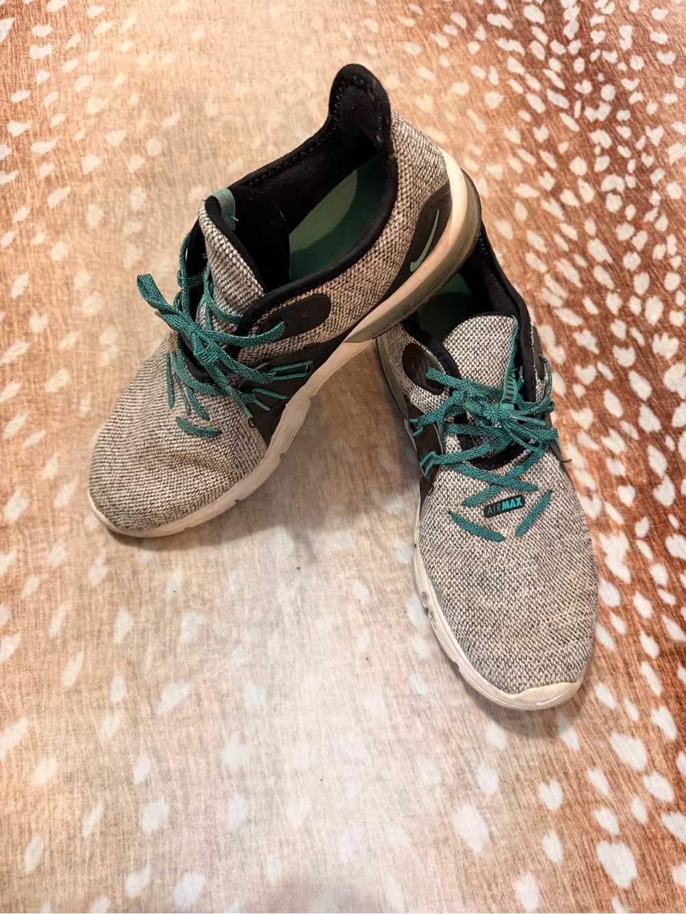 Nike Men's Gray Knit Athletic Shoes with Teal Accents
